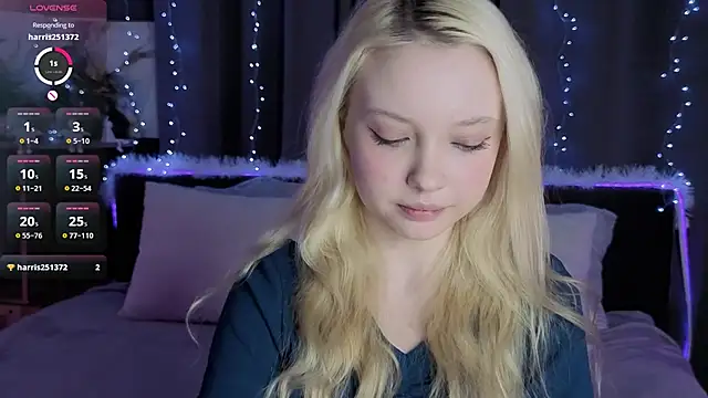 Snapshot of IraYounce chatting on February 4, 1:11 am IraYounce online show from February 4, 1:11 am