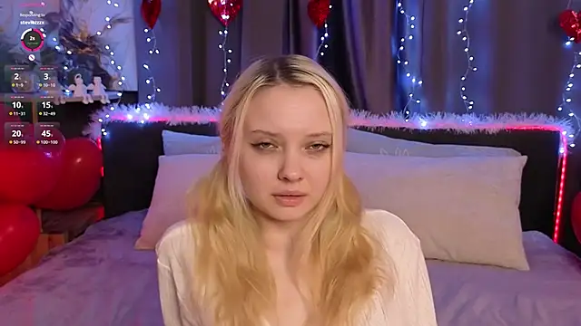 Snapshot of IraYounce chatting on February 19, 1:13 am IraYounce online show from February 19, 1:13 am