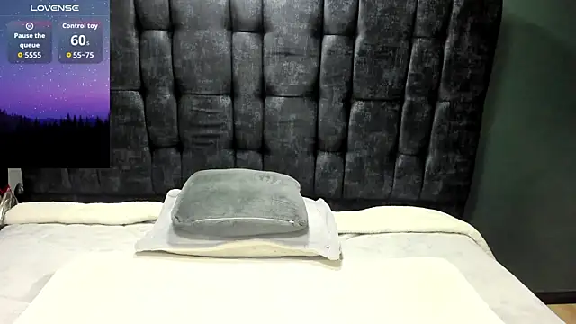 Snapshot of Alice__Morgan_ chatting on October 29, 11:53 am Alice Morgan online show from October 29, 11:53 am