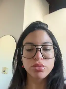 lucialuna online show from March 9, 6:11 pm