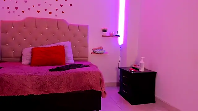 Snapshot of eimyy_rouse chatting on March 3, 7:54 pm eimyy rouse online show from March 3, 7:54 pm