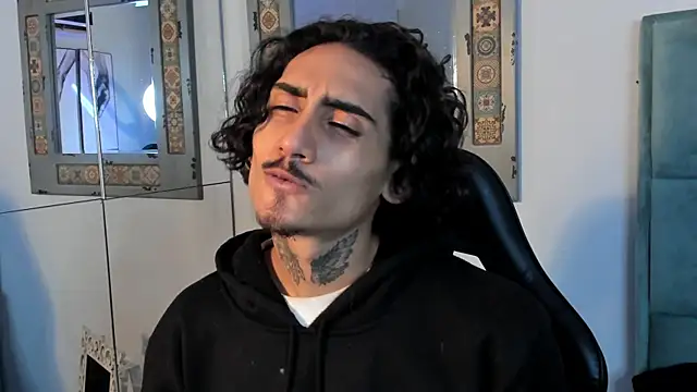 Snapshot of Mr_Strike chatting on November 3, 2:50 am Mr Strike online show from November 3, 2:50 am