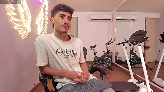 Snapshot of Mr_Strike chatting on November 8, 3:10 am Mr Strike online show from November 8, 3:10 am