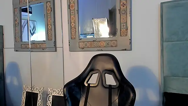 Snapshot of Mr_Strike chatting on November 6, 3:21 am Mr Strike online show from November 6, 3:21 am