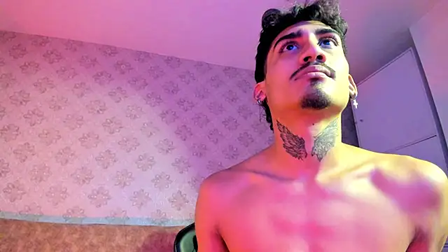 Snapshot of Mr_Strike chatting on November 19, 3:06 am Mr Strike online show from November 19, 3:06 am