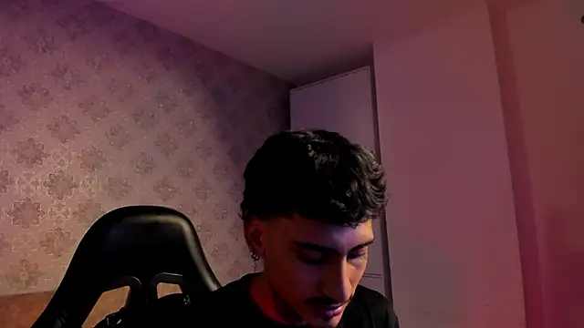 Snapshot of Mr_Strike chatting on November 23, 3:05 am Mr Strike online show from November 23, 3:05 am