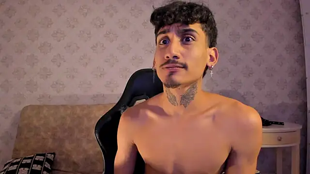 Snapshot of Mr_Strike chatting on November 15, 2:26 am Mr Strike online show from November 15, 2:26 am