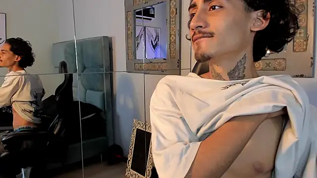 Snapshot of Mr_Strike chatting on November 5, 2:47 am Mr Strike online show from November 5, 2:47 am