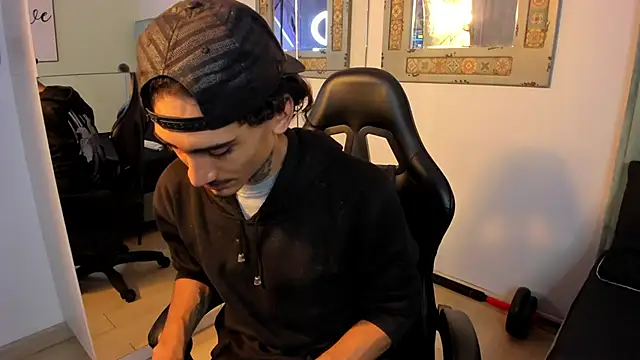 Snapshot of Mr_Strike chatting on November 4, 2:59 am Mr Strike online show from November 4, 2:59 am