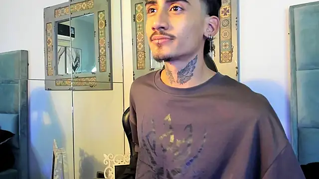 Snapshot of Mr_Strike chatting on November 9, 3:10 am Mr Strike online show from November 9, 3:10 am