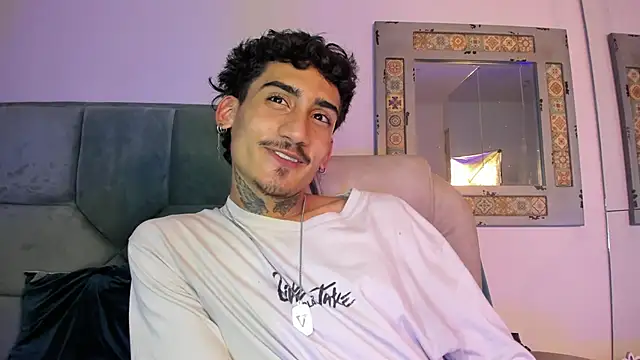 Snapshot of Mr_Strike chatting on December 14, 6:57 pm Mr Strike online show from December 14, 6:57 pm