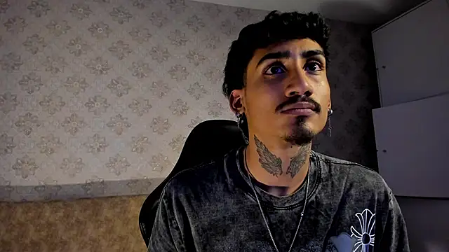 Snapshot of Mr_Strike chatting on December 3, 3:07 am Mr Strike online show from December 3, 3:07 am