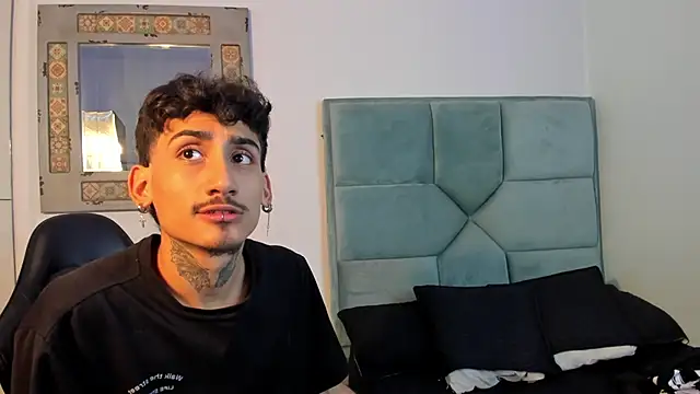 Snapshot of Mr_Strike chatting on November 7, 2:49 am Mr Strike online show from November 7, 2:49 am