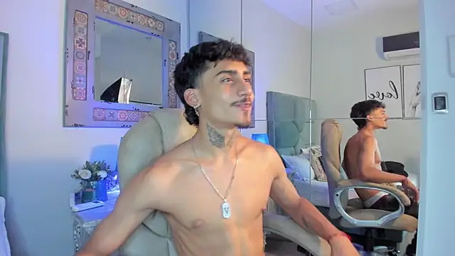 Snapshot of Mr_Strike chatting on December 1, 3:40 am Mr Strike online show from December 1, 3:40 am