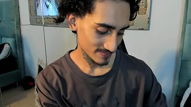 Snapshot of Mr_Strike chatting on November 2, 3:00 am Mr Strike online show from November 2, 3:00 am