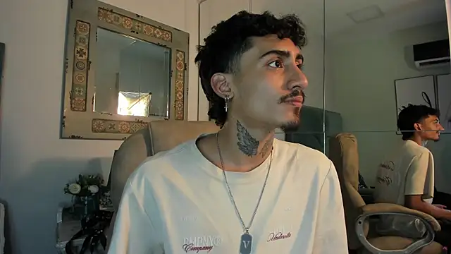 Snapshot of Mr_Strike chatting on December 2, 3:19 am Mr Strike online show from December 2, 3:19 am