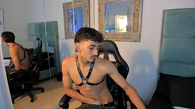 Snapshot of Mr_Strike chatting on November 11, 3:12 am Mr Strike online show from November 11, 3:12 am