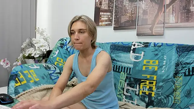 Tenderly Sophie online show from June 15, 1:17 am