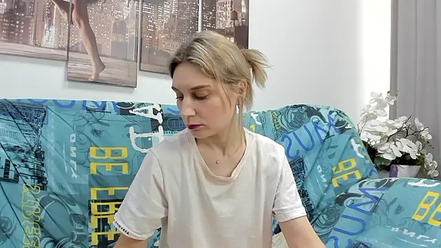 Tenderly Sophie online show from March 8, 2:04 am