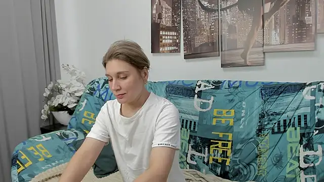 Snapshot of Tenderly_Sophie chatting on November 7, 2:27 am Tenderly Sophie online show from November 7, 2:27 am