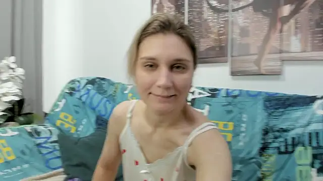 Snapshot of Tenderly_Sophie chatting on November 28, 1:17 am Tenderly Sophie online show from November 28, 1:17 am