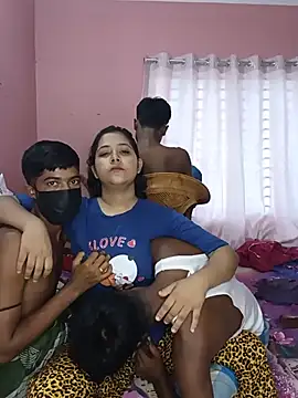 Snapshot of CoupleShow_432 chatting on June 29, 9:27 am CoupleShow 432 online show from June 29, 9:27 am