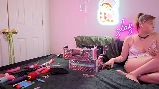 daddysprincess731 online show from April 6, 3:35 am