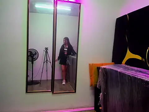 Snapshot of Gianna_Johnson chatting on December 5, 2:43 am Gianna Johnson online show from December 5, 2:43 am