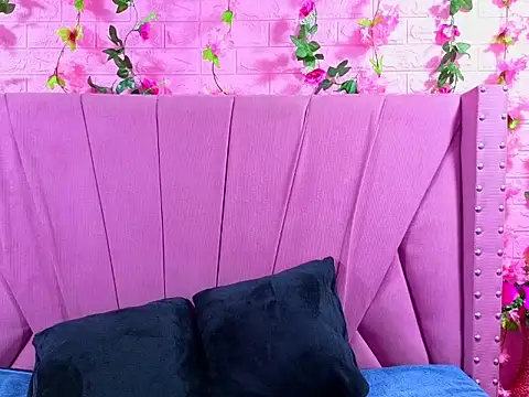 Snapshot of Alyy_Brown chatting on November 2, 1:54 am Alyy Brown online show from November 2, 1:54 am