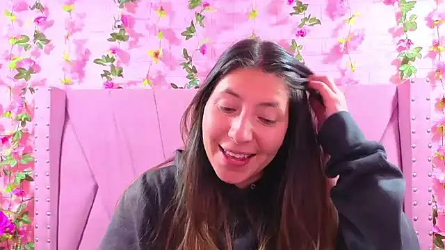 Snapshot of Alyy_Brown chatting on December 14, 1:01 am Alyy Brown online show from December 14, 1:01 am