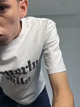 Dominic Thin  online show from June 4, 3:38 pm