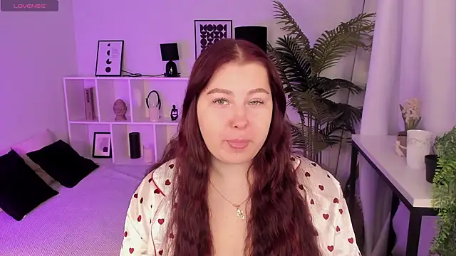 EffyBlush online show from December 3, 1:32 pm