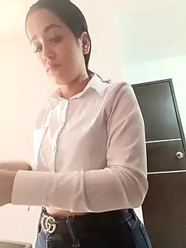 Snapshot of BabyCaramel18 chatting on November 3, 4:43 pm BabyCaramel18 online show from November 3, 4:43 pm