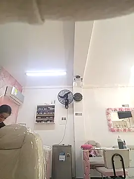 Snapshot of BabyCaramel18 chatting on November 7, 1:59 pm BabyCaramel18 online show from November 7, 1:59 pm