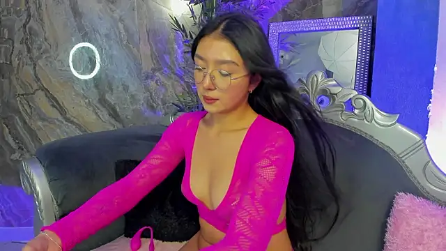 sydney miller  online show from February 5, 11:33 pm