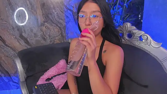 sydney miller  online show from March 7, 11:32 pm