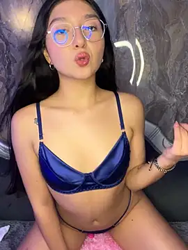 Snapshot of sydney_miller_ chatting on November 27, 11:27 pm sydney miller online show from November 27, 11:27 pm