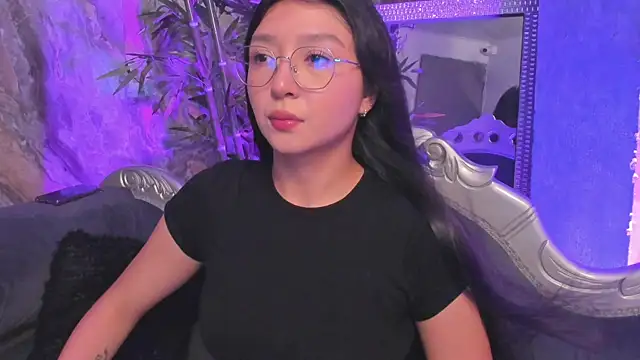 sydney miller  online show from March 31, 11:18 pm