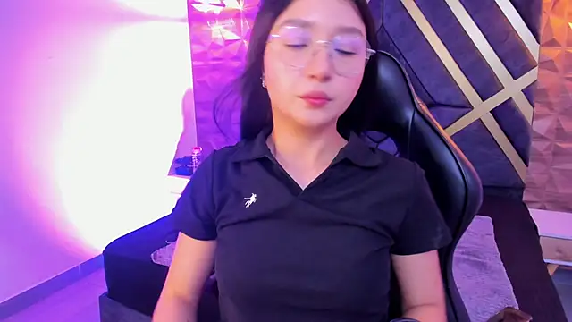 sydney miller  online show from February 28, 11:26 pm