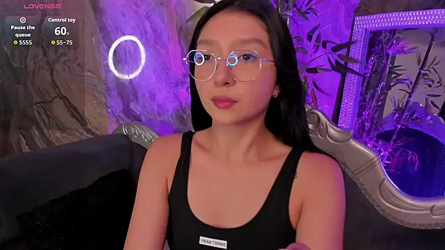 sydney miller  online show from March 28, 11:17 pm