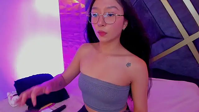 sydney miller  online show from May 6, 11:31 pm