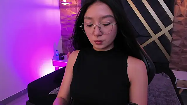 sydney miller  online show from February 18, 11:23 pm