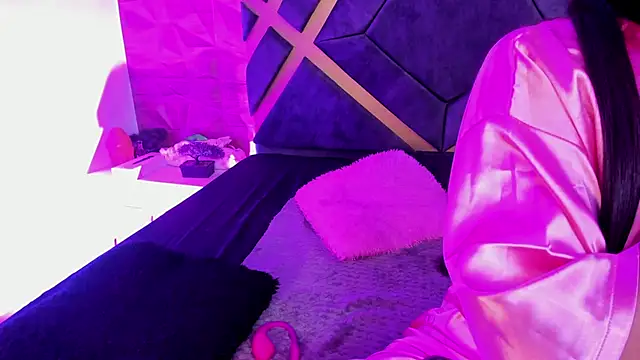 sydney miller  online show from February 17, 11:57 pm