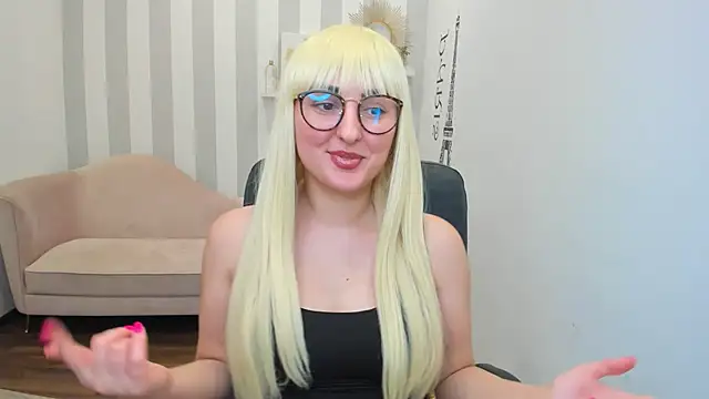 Snapshot of NoraSimons chatting on February 5, 9:27 am NoraSimons online show from February 5, 9:27 am