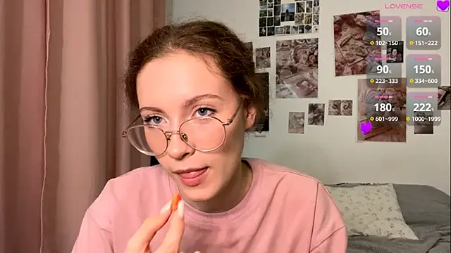 Kira Sanders online show from December 2, 5:03 pm