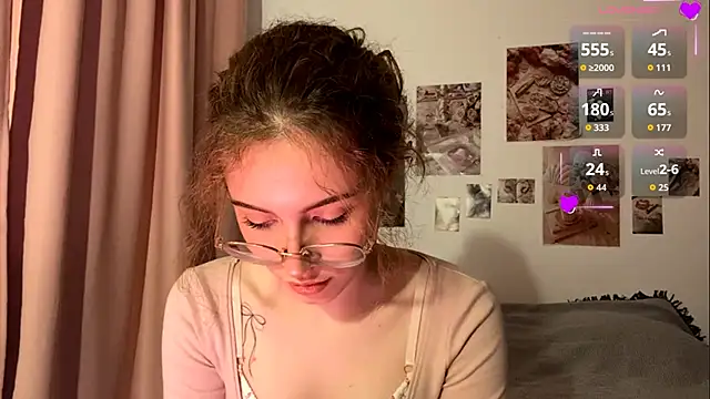 Kira Sanders online show from December 15, 6:58 pm