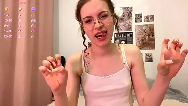 Kira Sanders online show from November 24, 5:02 pm