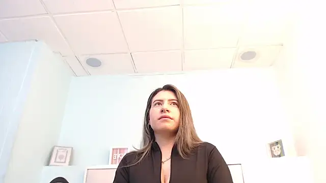 SusanWilliams  online show from February 7, 11:07 am