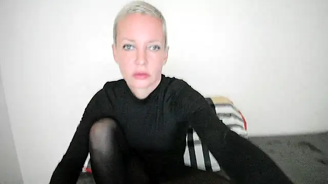 Snapshot of Blueskynicci chatting on November 9, 12:20 pm Blueskynicci online show from November 9, 12:20 pm