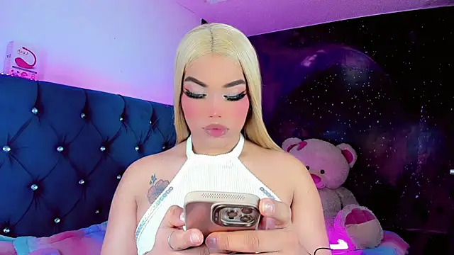 Snapshot of Alannys_xHotx chatting on February 18, 4:32 am Alannys xHotx online show from February 18, 4:32 am